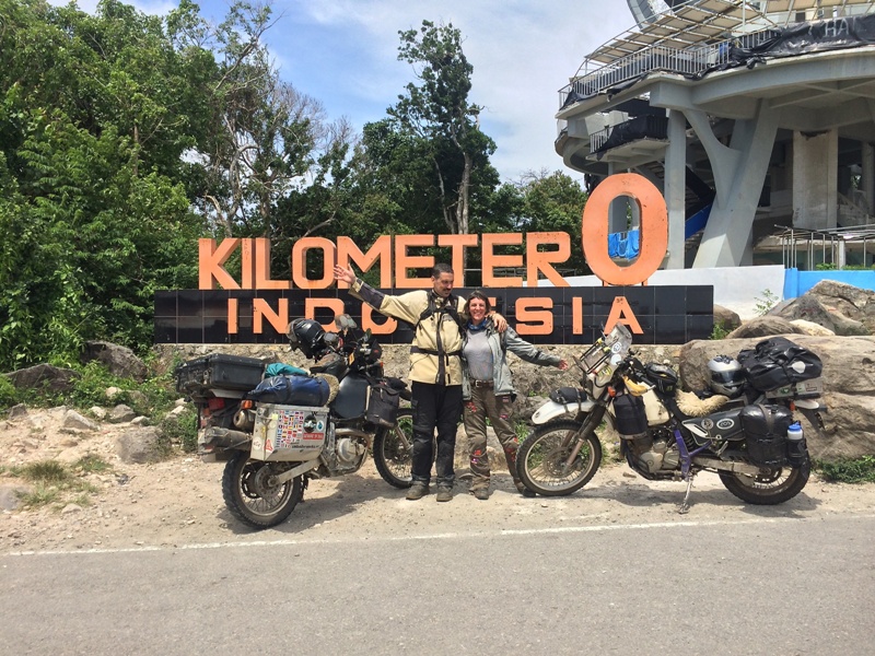 Dua Warga Amerika Ini Lintasi 41 Negara Dengan Suzuki DR650 