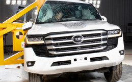 Uji Tabrak Toyota Land Cruiser Raih Bintang 5