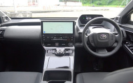 Toyota bZ4x Bisa Parkir Otomatis, Begini Caranya