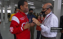 Di Tengah Hujan Lebat Presiden Joko Widodo Tiba di Sirkuit Mandalika, Disambut CEO Dorna 