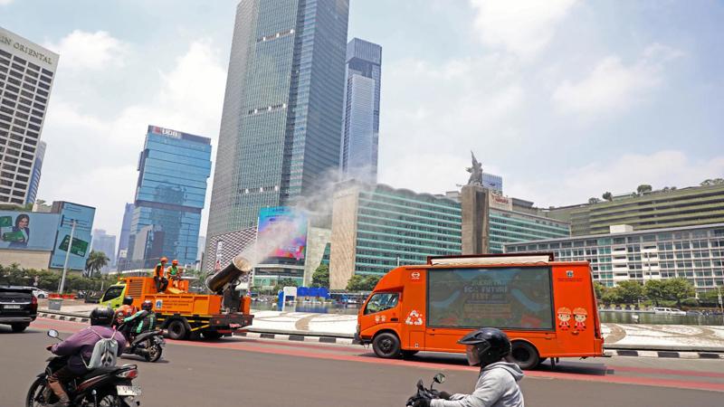 Apa Peran Truk Water Mist Dalam Mengurangi Polusi dan Debu di Jalan Raya?