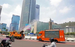 Apa Peran Truk Water Mist Dalam Mengurangi Polusi dan Debu di Jalan Raya?