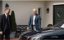 Iklan BMW i8 Ini Viral Karena Diperankan CEO Mercedes-Benz 