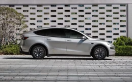 Tesla Model Y L Resmi Meluncur, Pakai Format 6 Seater dan Teknologi Grok AI