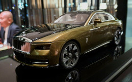 Sultan Siap-siap Rolls-Royce Spectre Akan Hadir di Indonesia Tahun Ini