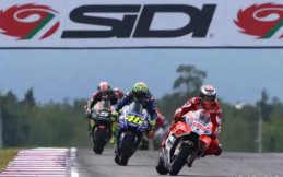 Sempat Saingi Marquez, Kekacauan Pit Lane Sebabkan Posisi Lorenzo Melorot
