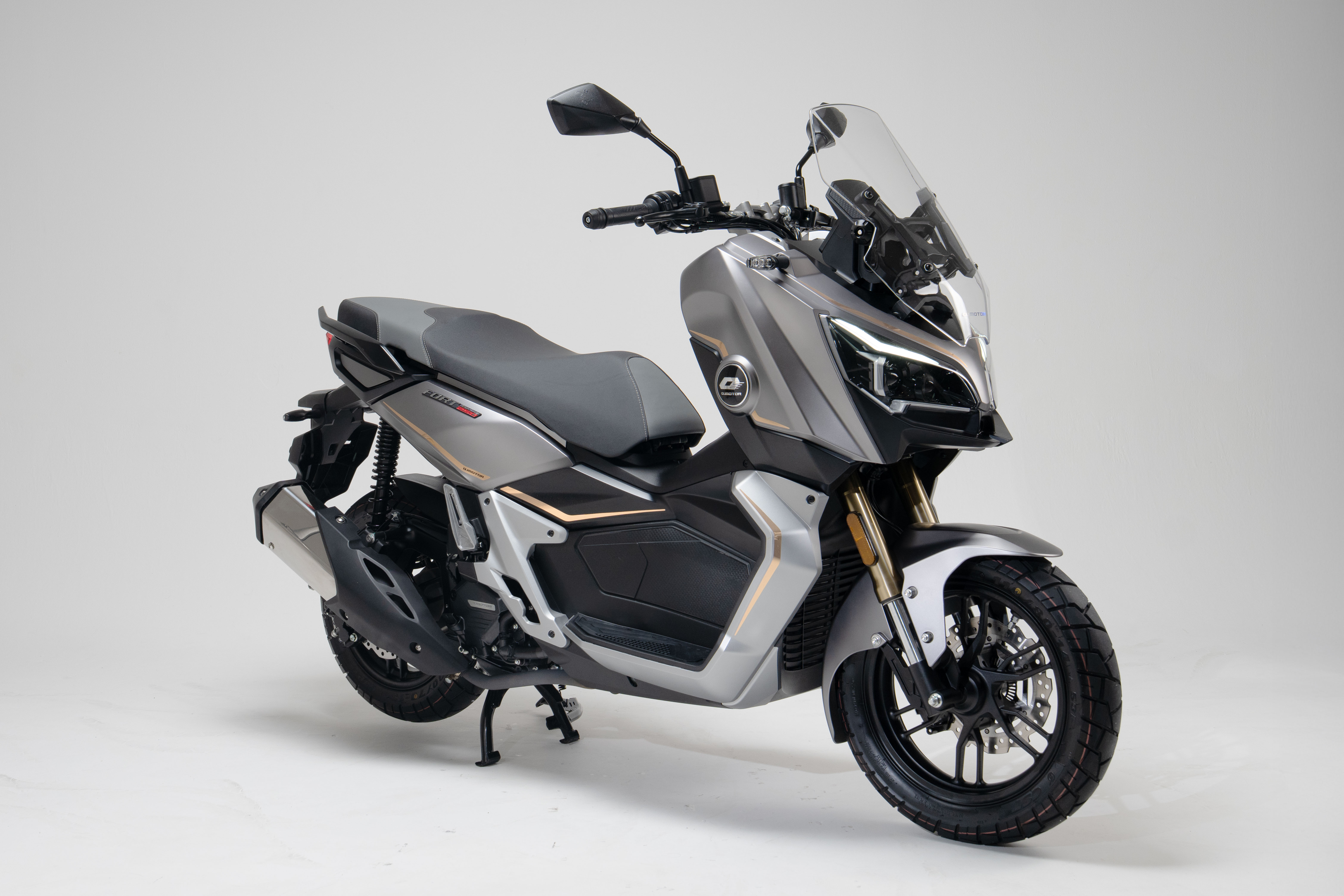 QJMotor Hadirkan 2 Skutik Harian, Fort 250 Adventure CBS dan Viento AX180 CBS