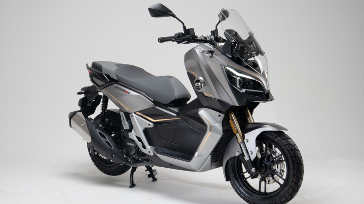 QJMotor Hadirkan 2 Skutik Harian, Fort 250 Adventure CBS dan Viento AX180 CBS