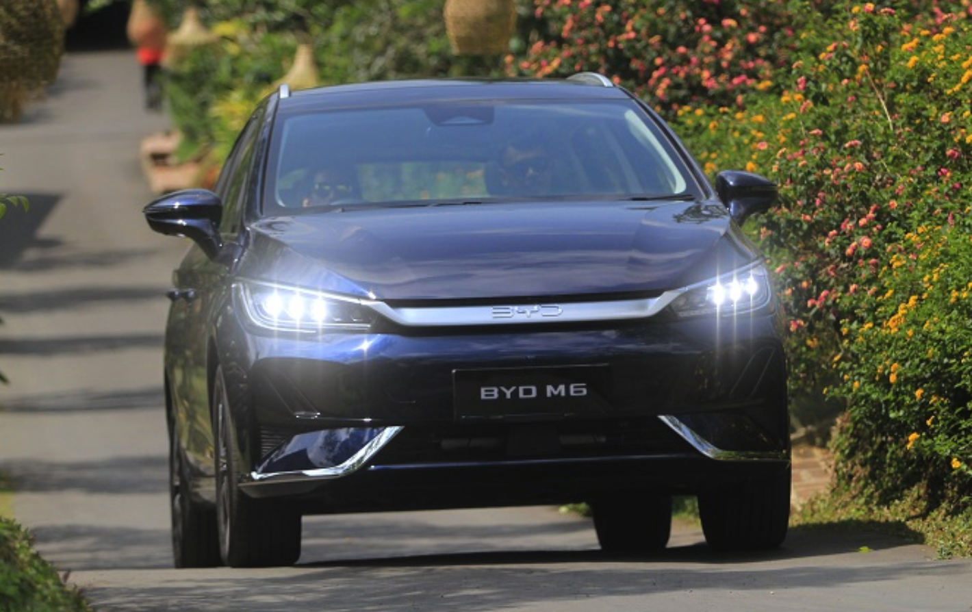 BYD M6 Standard, KabarOto