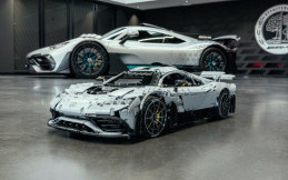 Sayang Anak, Mainan Mercedes-AMG One Ini Bisa Pakai Remot Kontrol
