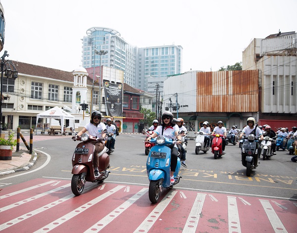 Piaggio Lanjutkan Perayaan Ulang Tahun Vespa Primavera di Kota Bandung