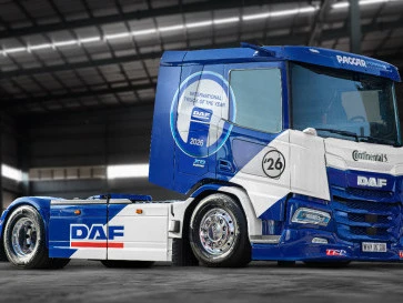 Bawa Livery Balap 1996, Intip Keandalan Truk Listrik Pengangkut Susu DAF XD Electric