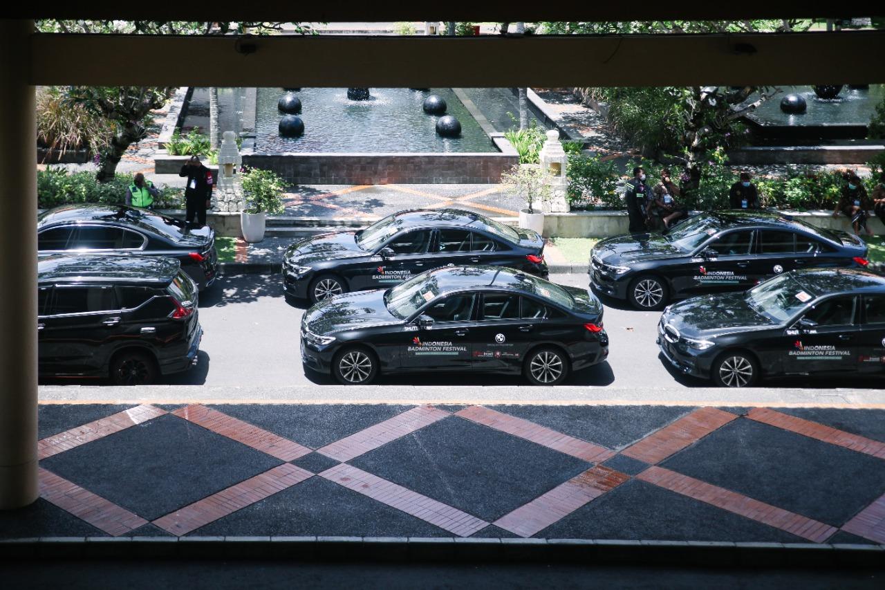 BMW Indonesia Serahkan 10 Mobil Dukung Indonesia Badminton Festival