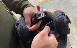 3 Jenis Sistem Pengunci Tali Strap Helm, Kenali Bedanya