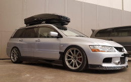 Mitsubishi Lancer Evo 9 Langka Tampil Simpel dengan Roofbox
