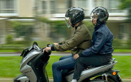 Mau Boncengan Naik Motor Bersama Pasangan atau Teman? Yamaha LEXi LX 155 Pilihannya