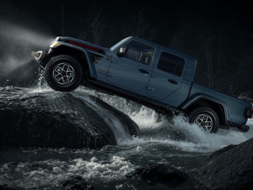 Jeep Gladiator Shadow Ops Paket Bernuansa Taktis