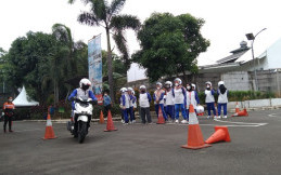 Honda Bekali Guru Perempuan Cara Berkendara Motor yang Aman