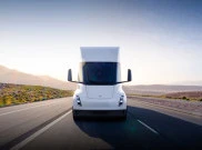 Tak Lagi Terbatas, Tesla Mulai Produksi Massal Truk Listrik Semi