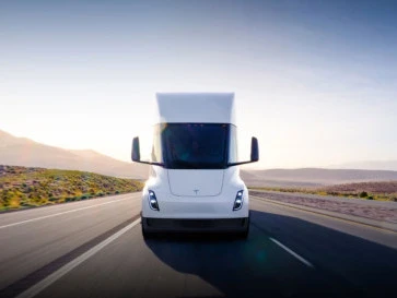 Tak Lagi Terbatas, Tesla Mulai Produksi Massal Truk Listrik Semi
