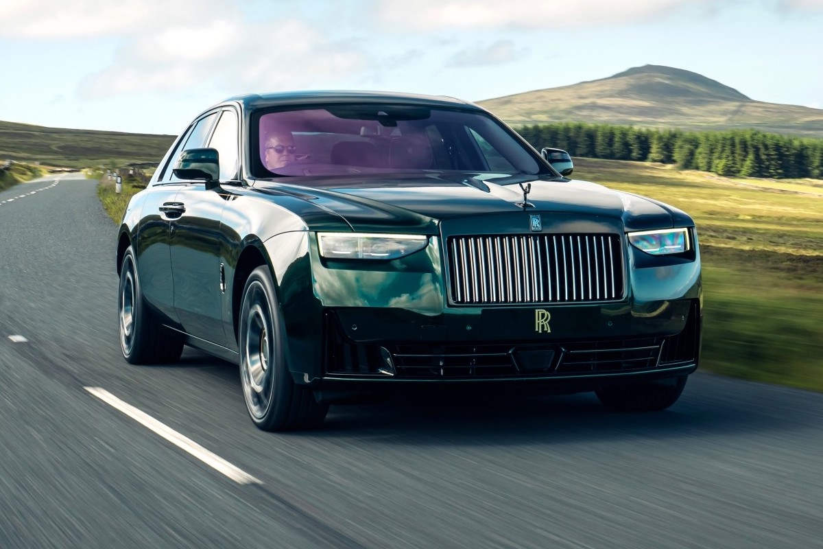 5 Keistimewaan Rolls-Royce Black Badge Ghost Tourist Trophy, Patut Disimak!