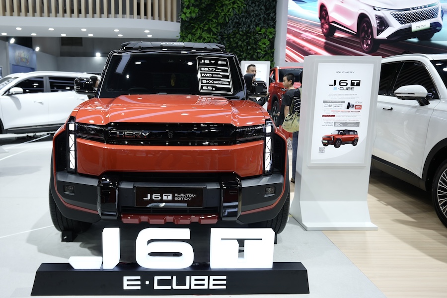 Kepincut Desain Tangguh, Rano Karno Puji Chery J6 di IIMS 2026