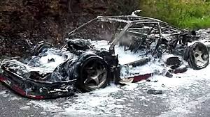 Ferrari Langka F40 Ludes Terbakar