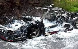 Ferrari Langka F40 Ludes Terbakar