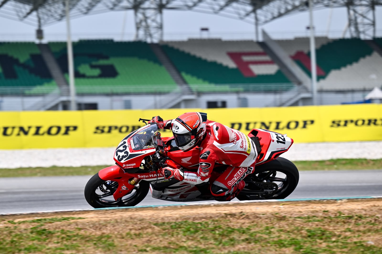 Start dari Posisi 30, Rheza Danica Melesat Raih Podium ARRC Sepang