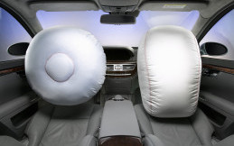 Airbag Cacat, Mercedes Tarik Sejuta Mobil