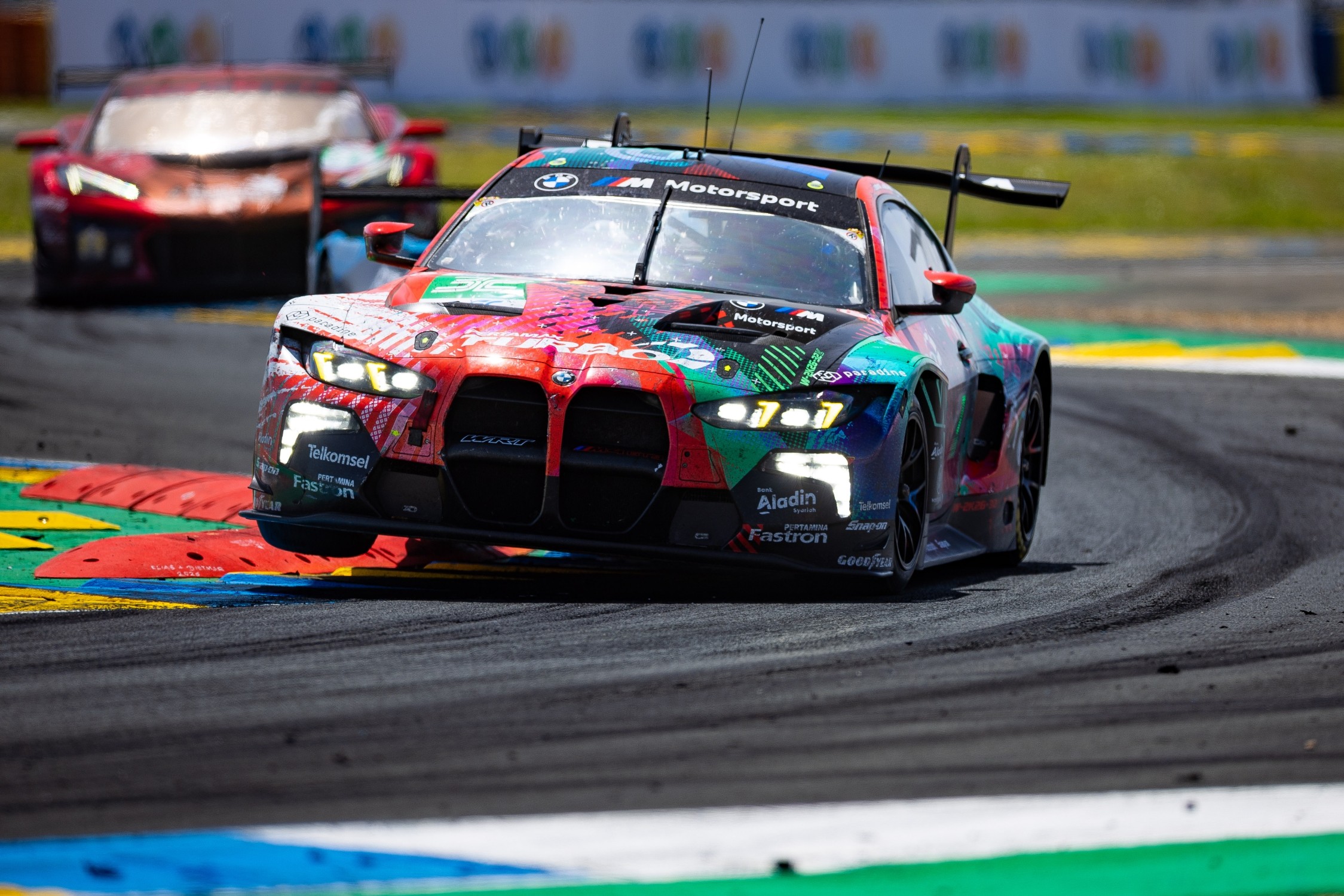 BMW M4 GT3 EVO nomor #32