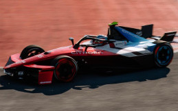 Pembalap Nick Cassidy Dianggap Jadi Titik Terang Tim di Formula E