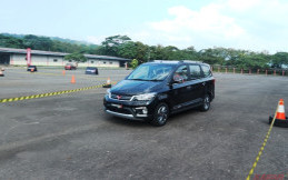 Mencoba Transmisi Semi Otomatis Wuling Confero S ACT