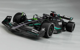 Mercedes AMG Petronas W14 Meluncur Kembali Warna Hitam