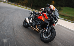 KTM 1390 Super Duke GT 2025 Resmi Meluncur, Intip Spesifikasinya