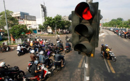 Viral, Video Orang Gila Taat Berlalu Lintas Sindir Netizen