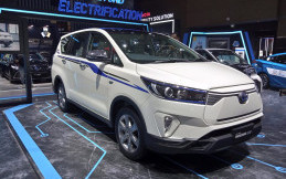 Galeri Foto Toyota Kijang Innova EV Concept
