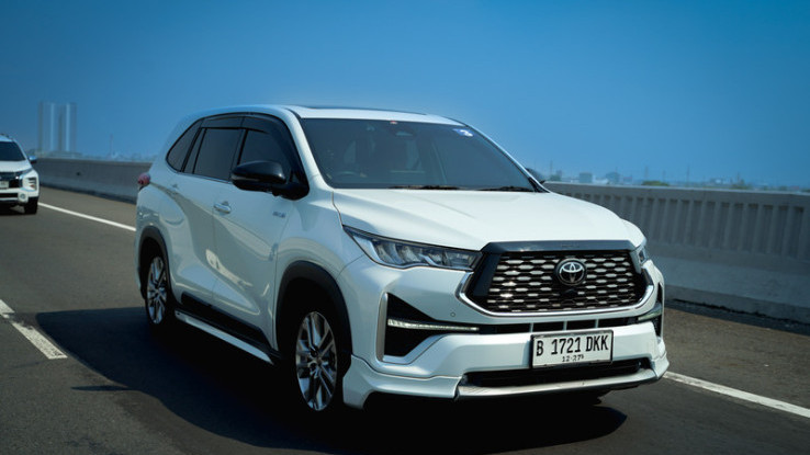 Daftar Mobil Hybrid Terlaris September 2024, Kijang Innova Zenix Juara