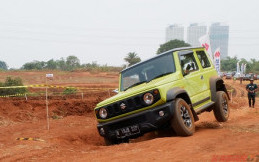 Beragam Trek Sirkuit Pagadengan Uji Ketangguhan Suzuki Jimny