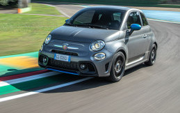 Abarth F595 Bernyawa Mobil Balap Formula 4