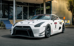 Modifikasi Nissan R35 GT-R, Dijejali Piranti Balap Luar Negeri