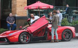 Lewis Hamilton Ternyata Hobi Koleksi Ferrari