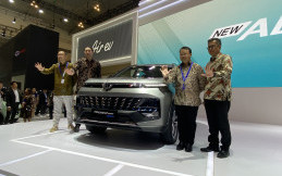 New Wuling Almaz RS Hybrid Meluncur di GIIAS 2023