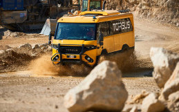 Torsus Praetorian jadi Bus dengan Kemampuan Off-Road