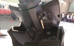 Bisa Berguna, Ini Fungsi Hook di Sepeda Motor