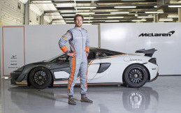 Keren Nih, Baju Balap Super Ringan Sparco dan McLaren 