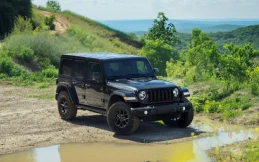 Tampil Serba Hitam, Intip Spesifikasi Jeep Wrangler Smoky Mountain Edition 2027