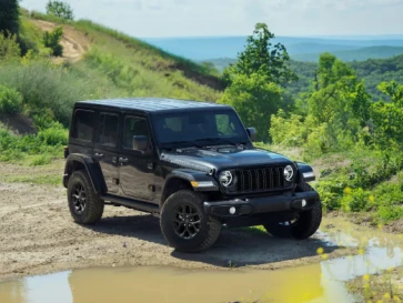 Tampil Serba Hitam, Intip Spesifikasi Jeep Wrangler Smoky Mountain Edition 2027