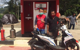 Warga Kolaka Timur Bahagia Beli BBM Tak Lagi Mahal dan Jauh