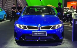 BMW i3 Long Wheelbase Mulai Pamer Interior, Head Unitnya Beda dari yang Lain